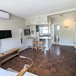 Modern Studio With Balcony & Parking In Gardens